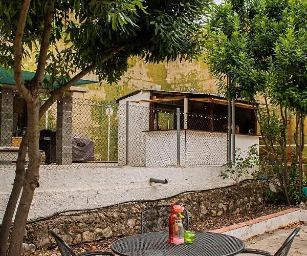 Alojamento de Acomodação e Pequeno-almoço Casa Mas Montanas